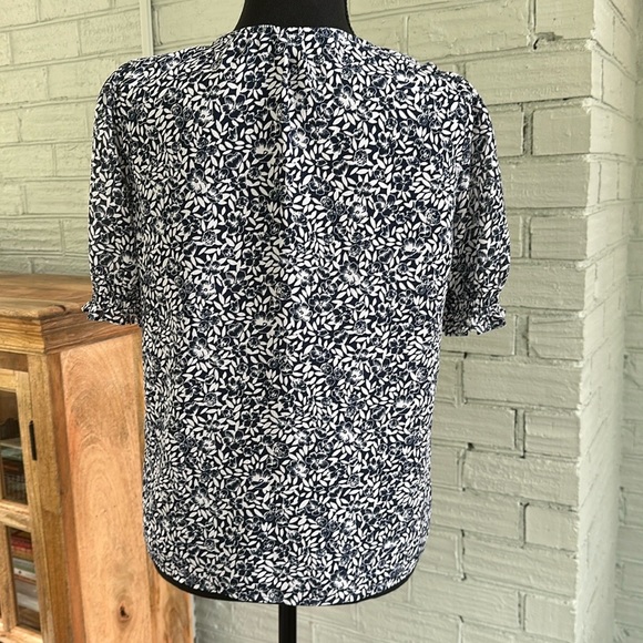 J.Crew blue and white floral V-neck blouse size S - Picture 5 of 8